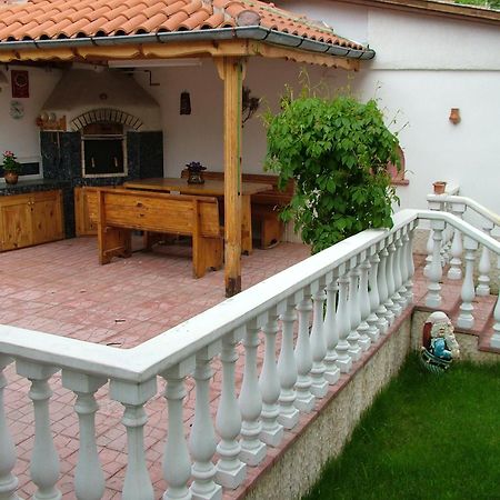 Family Hotel Emaly 1 Bankya Ngoại thất bức ảnh