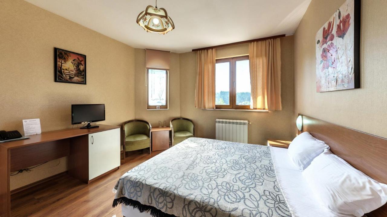 Family Hotel Emaly 1 Bankya Ngoại thất bức ảnh