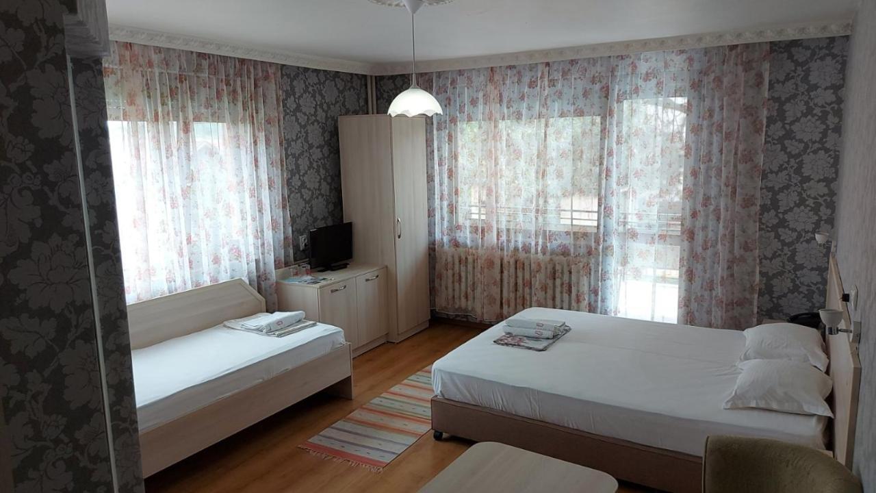 Family Hotel Emaly 1 Bankya Ngoại thất bức ảnh