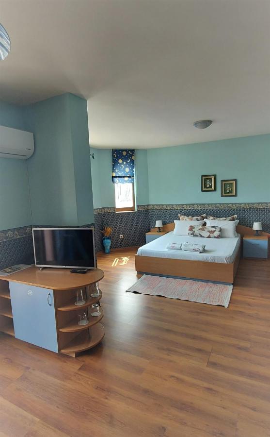 Family Hotel Emaly 1 Bankya Ngoại thất bức ảnh