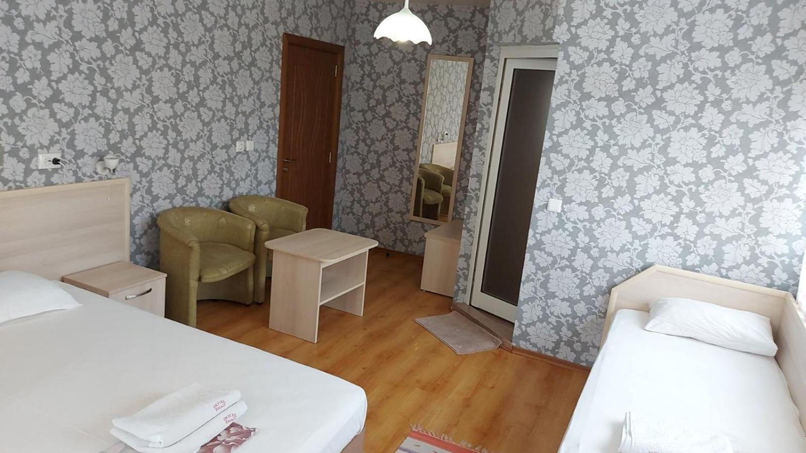 Family Hotel Emaly 1 Bankya Ngoại thất bức ảnh