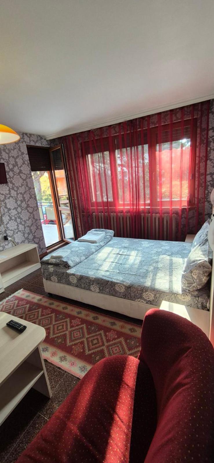 Family Hotel Emaly 1 Bankya Ngoại thất bức ảnh